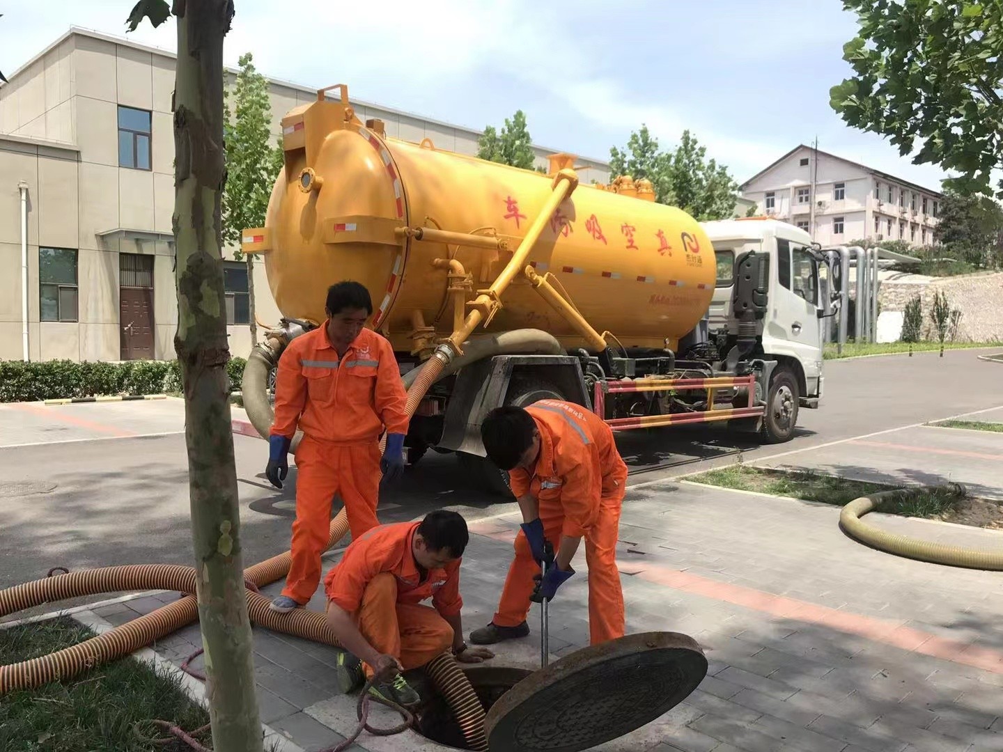 雨湖化粪池清理与5-8吨吸粪车施工效率分析